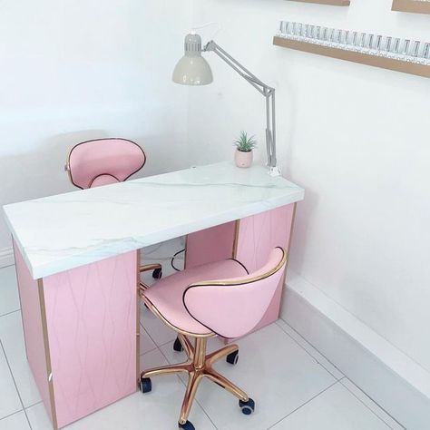 Diy Nail Desk, Nail Tech Chair, Nail Desk Ideas, Nail Studio Decor, Pink Nail Salon, Ideas Decoracion Salon, Ideas Salon, Nail Salon Furniture, Nail Desk