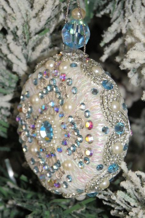 Elegant Christmas Ornaments, Jeweled Christmas Ornaments, Whimsical Crafts, Shabby Chic Christmas Ornaments, Fancy Christmas Ornaments, Sequin Ornaments, Fancy Christmas, Crooked House, Beaded Ornament Covers