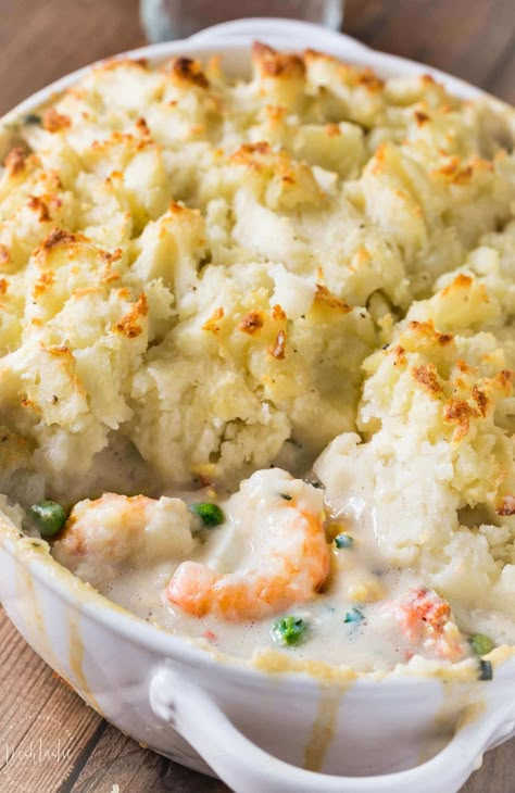 Fish Pie Recipe you'll love! Fish Casserole Recipes, Baked Haddock Recipes, Fish Pie Recipe, Fish Casserole, Seafood Casserole Recipes, Baked Haddock, Haddock Recipes, British Cooking, Hp Sauce