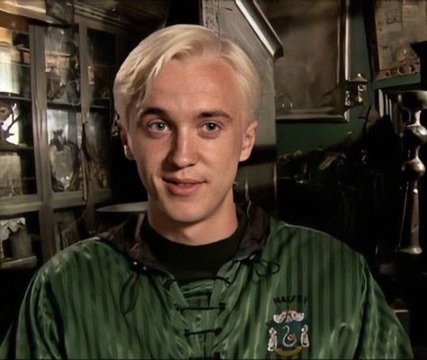 tom felton in his quidditch robes for harry potter and the half-blood prince Citate Harry Potter, Draco Malfoy Hot, Stile Harry Potter, Tapeta Harry Potter, Draco Malfoy Aesthetic, Harry Potter Icons, Buku Harry Potter, Lucius Malfoy, Tom Felton Draco Malfoy