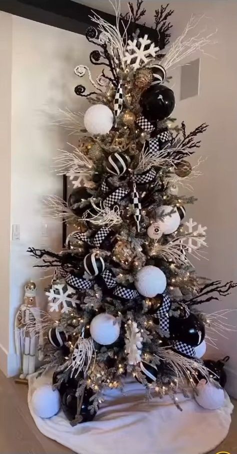 Black Xmas Tree, Nutcracker Tree, Black And White Christmas Tree, Black Christmas Decorations, Christmas Hand Painted, Boho Christmas Tree, Bear Baby Shower Theme, Black White Christmas, Tree Inspiration