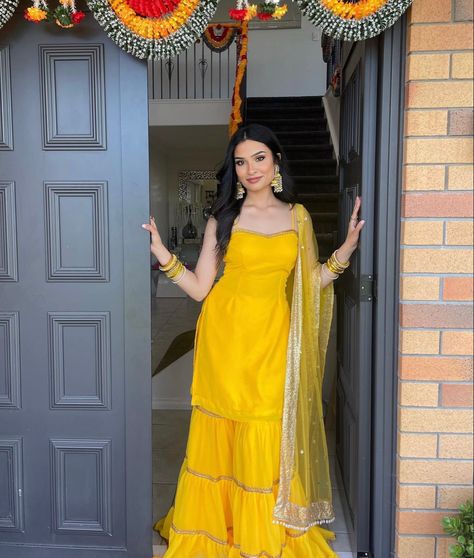 Punjabi Yellow Suit Design, Jaggo Outfits Punjabi, Yellow Desi Dress, Brown Punjabi Suit, Punjabi Traditional Dress, Punjabi Wedding Suit, Kurti With Sharara, Yellow Sharara, Yellow Kurti