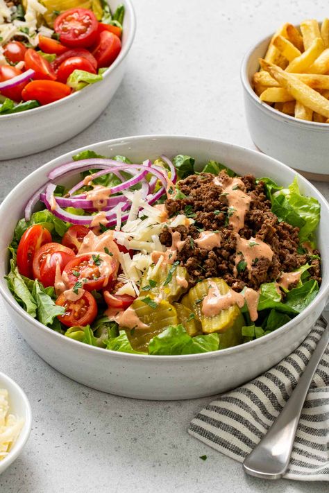 Burger Bowls Recipe, Loaded Burger Bowls, Loaded Burger, Kay Nutrition, Uni Meals, Burger Bowl, Burger Bowls, Classic Burger, Special Sauce