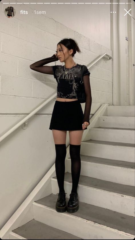 Black Mini Skirt Outfit, Mini Skirt Outfit, Mode Chanel, Chique Outfits, Miniskirt Outfits, Looks Black, Ținută Casual, Mein Style, Swaggy Outfits