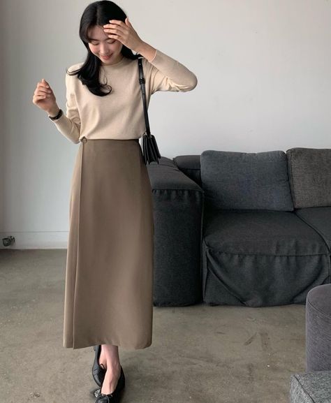 Work Outfit Skirt Professional, Startup Outfit, Style Kantor, Elegant Casual Dress, Korean Outfit Street Styles, Everyday Casual Outfits, Korean Fashion Outfits, Hijabi Outfits Casual, Muslim Fashion Dress