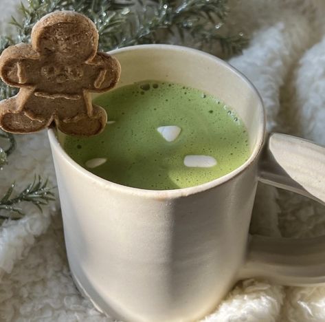 Hot White Chocolate, Gingerbread Christmas Cookies, Green Tea Matcha, Vanilla Marshmallows, Matcha Bowl, Gingerbread Christmas, Matcha Green Tea, Marshmallows, Winter Christmas