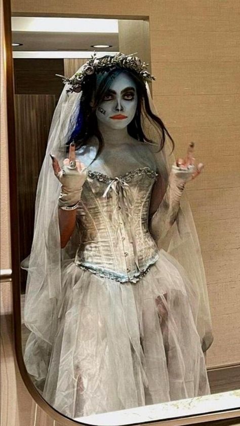 Halloween Pauroso, Disfarces Halloween, Costumes Faciles, Halloween Bride Costumes, Makeup Zombie, Halloweenský Makeup, Corpse Bride Costume, Uhyggelig Halloween, Kostuum Halloween