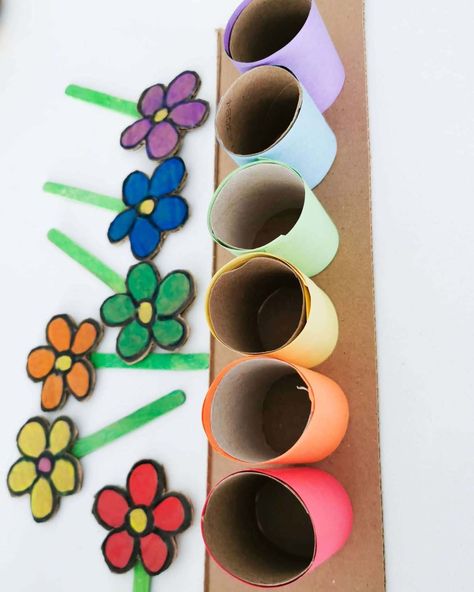 Flower Color Sorting - Learning from Playing Flower Math Activities For Toddlers, Spring Flower Activities For Toddlers, Flowers Toddler Activities, Flower Literacy Activities Preschool, Plant Toddler Activities, Toddler Flower Activities, Gardening Crafts For Toddlers, Gardening Activities For Toddlers, Garden Preschool Activities