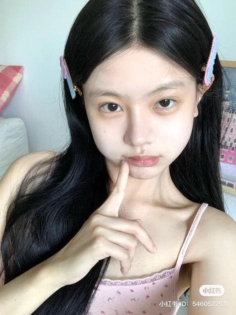 Korean Clear Skin Aethstetic, Douyin Skincare, Douyin Style, Weibo Girl, Chinese Social Media, Asian Skincare, Vogue Beauty, Pretty Skin Care, Bare Face