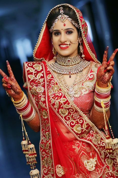 Dulhan Single Pose, Haldi Shoot, Wedding Dulhan Pose, Dulhan Pose, घाघरा चोली, Hindu Wedding Photos, विवाह की दुल्हन, शादी की तस्वीरें, K Photo