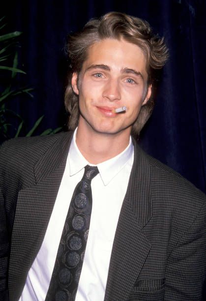 Male Portrait Pose Reference, Jason Priestley, Male Portrait Poses, 90s Fashion Men, Beverly Hills 90210, Men Haircut, Men Haircut Styles, Haircut Styles, Most Beautiful People