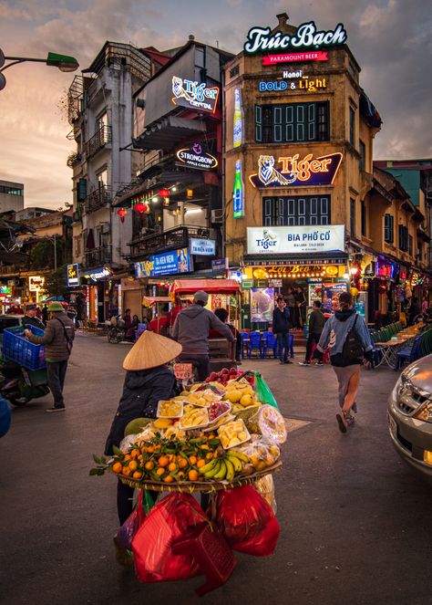 Is Hanoi worth visiting? Hanoi Travel, Vietnam Destinations, Hanoi Old Quarter, Vietnamese Pho, Vietnam Backpacking, Sapa Vietnam, Backpacking India, Backpacking South America, Vietnam Voyage