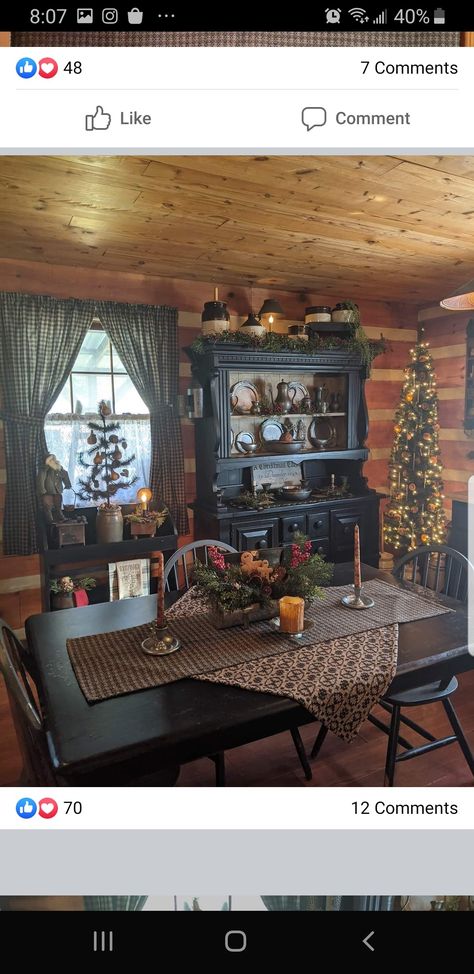 Primitive Dining Room Ideas, Log Cabin Christmas Decor, Country Livingrooms, Cabin Christmas Decor, Primitive Home Decorating, Primitive Dining Room, Primitive Dining Rooms, Primitive Kitchen Decor, Country Cottage Interiors