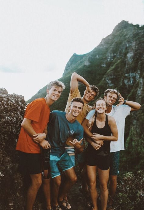 𝕡𝕚𝕟𝕥𝕖𝕣𝕖𝕤𝕥 : 𝕟𝕦𝕥𝕥𝕥𝕞𝕖𝕘𝕘 Friend Group Pictures, Dog Jersey, Fotos Goals, Boy Best Friend, Guy Friends, Best Friend Photos, Cute Friend Pictures, Bff Goals, Boy And Girl Best Friends