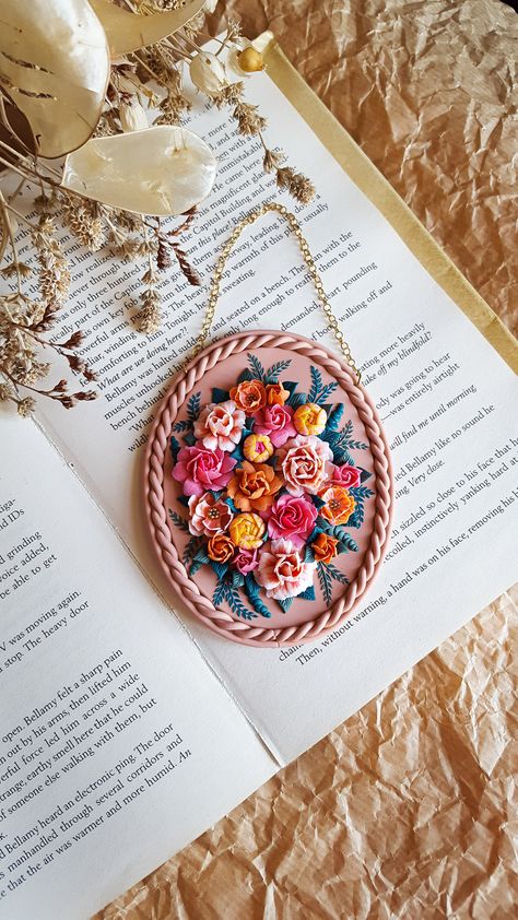 Polymer Clay Wall Art Ideas, Polymer Clay Unique Ideas, Clay Hanging Art, Framed Polymer Clay Art, Small Clay Flowers Diy, Polymer Clay Wall Decor, Hanging Clay Art, Diy Clay Wall Hanging, Polymer Clay Decorations