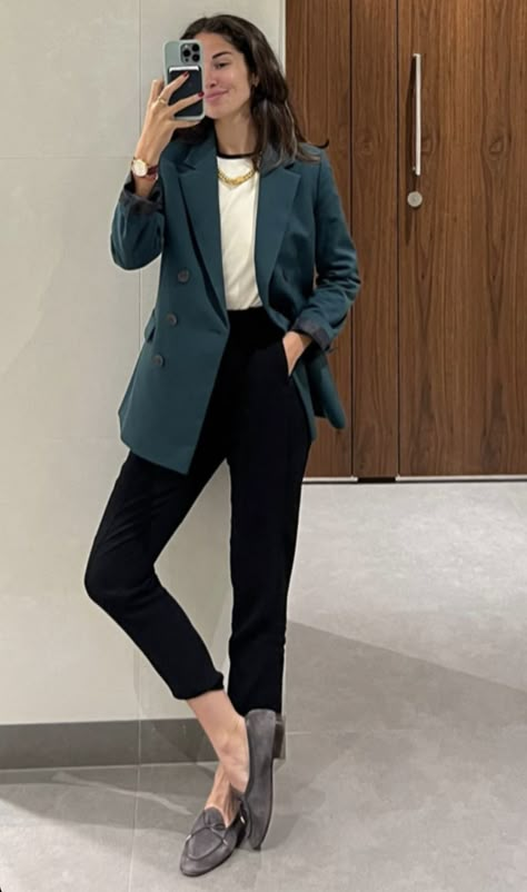 Work Outfits Lawyer, Womens Blazer Outfit Business Work, Womens Corporate Attire, Museum Interview Outfit, Museum Job Outfit, Operations Manager Outfit, Female Lawyer Outfit In Court, Big Law Outfits, Academic Interview Outfit