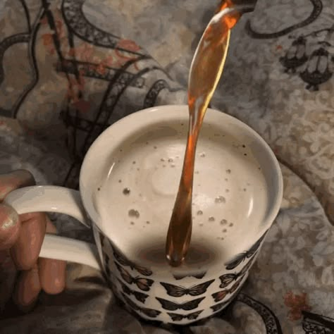 Coffee Black And White, Gif Coffee, Gif Café, Affogato Coffee, Affogato Recipe, White Gif, Black And White Gif, Gifs Instagram, Animiertes Gif