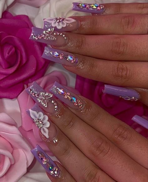 Acrylic Nails Sweet 16, Lilac Nails For Quinceanera, Purple Nails For Quinceanera, Repunzel Quince Theme Nails, Quince Nails Purple And Gold, Quince Theme Ideas Purple, Nails Acrylic Purple Design, Purple Rapunzel Nails, Quinceanera Purple Nails