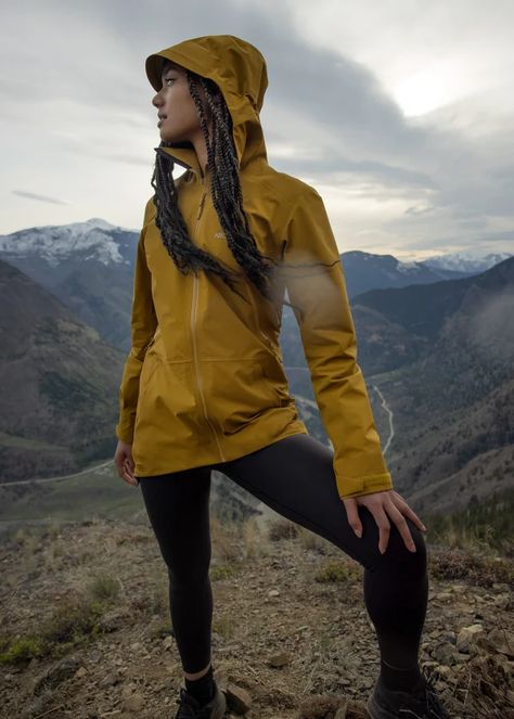 10 Best Women's Rain Jackets for Everyday Wear | 2022 | Field Mag Outdoors Outfits For Women, Jackets Windbreaker, Outdoor Jacket Women, Patagonia Rain Jacket, Hiking In The Rain, Best Rain Jacket, Hiking Style, Patagonia Outfit, Waterproof Jacket Women