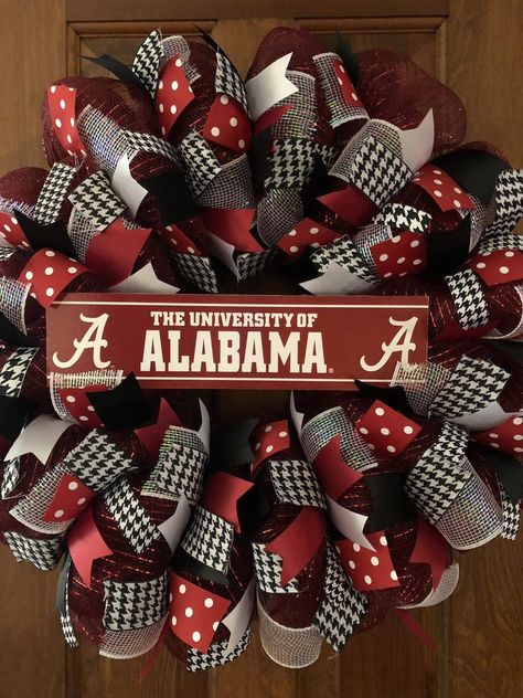 Football Wreath Diy, Alabama Football Wreath, Alabama Wreath, Alabama Wreaths, Burlap Mesh Wreath, Nifty Crafts, Tulle Wreath, Sports Wreaths, Football Wreath