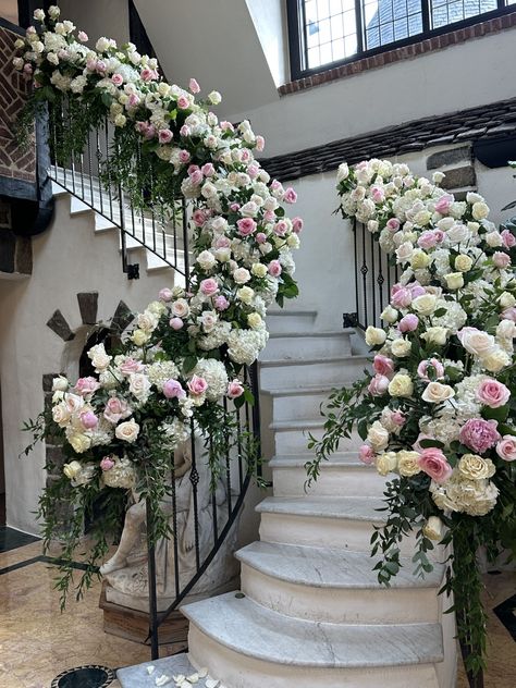 Stair Flowers Wedding Staircases, Flowers On Stairs, Flower Staircase, Stairwell Decor, Flower Railing, Floral Staircase, Colour House, Wedding Staircase, Stairs Decor