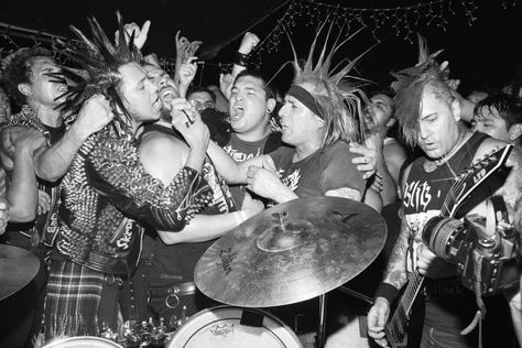 Punk Moodboard, Los Angeles Backyard, 90's Punk, Punk Concert, 90s Punk, Estilo Punk Rock, Punk Culture, East La, East Los Angeles