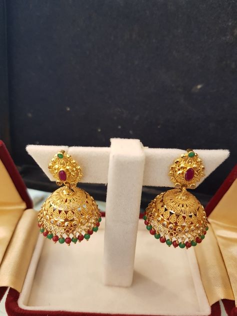 Jhumki Designs Gold, Gold Earrings Indian, Gold Jhumka Earrings, New Gold Jewellery Designs, Gold Jewelry Outfits, Gold Earrings Models, Ali Baba, Handmade Gold Jewellery, Gold Bridal Jewellery Sets