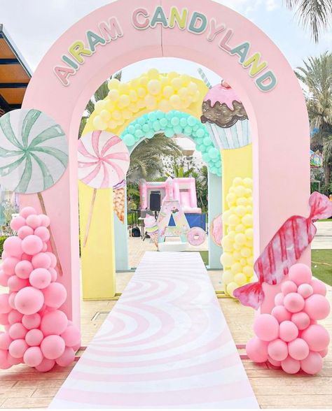 Candyland Theme 1st Birthday Party, Land Of Sweets Birthday Party, Candy Land Quinceanera Theme, Candyland Birthday Decorations, Candyland Centerpieces Ideas, Pastel Candyland Birthday Party, Pastel Themed Birthday Party Decorations, Sweet Themed Birthday Party, Candyland Birthday Theme