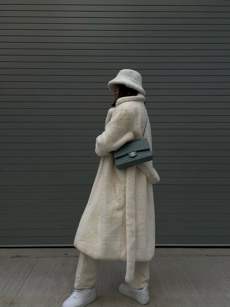 Ny Fits, Janice Joostema, Faux Shearling Coat, Winter Fashion Outfits Casual, Causual Outfits, White Fur, Airport Style, Outfits Casual, Autumn Fashion Women