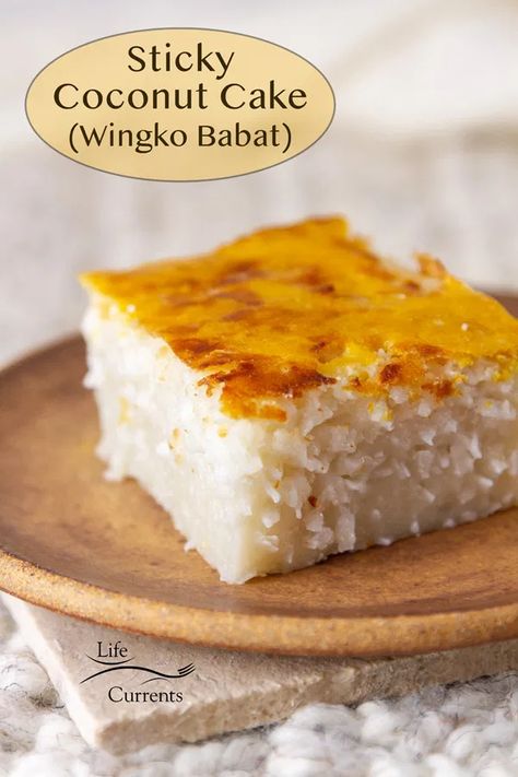 This gluten free Indonesian Sticky Coconut Cake (Wingko Babat) is a coconut filled dessert snack that’s easy to make and so delicious! It’s simply a must make for coconut lovers. Portuguese Coconut Cake, Indonesian Desserts Recipes, Costco Cake, Hawaiian Desserts, Asian Cake, Coconut Bowls, Coconut Desserts, Cake Recipes From Scratch, Sweet Treats Recipes