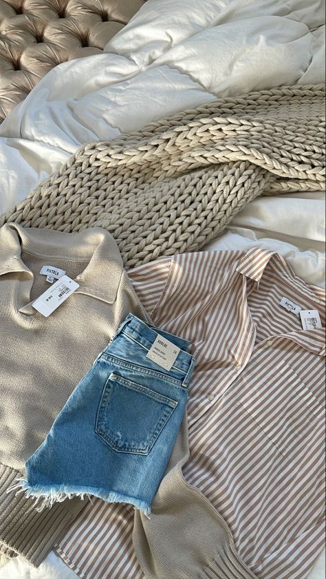 Beachy Neutral Aesthetic, Neutral Beachy Aesthetic, Beach Babe Aesthetic Outfits, Clean Beach Aesthetic, Neutral Summer Aesthetic, Clean Girl Summer Aesthetic, Clean Boho Aesthetic, Ashlyn Aesthetic, Neutral Girl Aesthetic