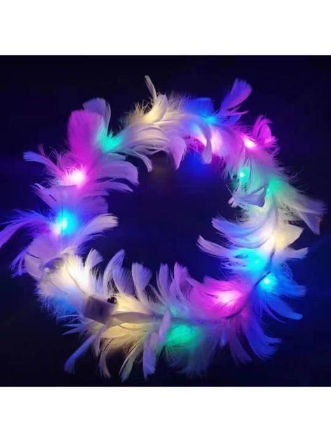 ¡Ilumina tu fiesta con estilo! Esta diadema de plumas con luz LED es el accesorio perfecto para destacar en cualquier celebración. Con sus luces de colores vibrantes, esta pieza única añadirá un toque de diversión a tu disfraz o será un regalo original para sorprender a tus amigos. La diadema es cómoda de llevar y se ajusta a cualquier tamaño de cabeza, garantizando comodidad durante horas de diversión. Las plumas suaves y elegantes combinadas con las luces brillantes crearán un look llamativo y festivo. ¡No te quedes atrás en la moda de las luces LED y consigue ya tu diadema de plumas para brillar en tu próxima fiesta!1 Pieza Diadema de Plumas Con Luz Led de Colores Ideal para Disfraz o Regalo para Fiesta Blanco         Event & Party Supplies, size features are:Bust: ,Length: ,Sleeve Leng Event Party, Luz Led, Length Sleeve, Party Supplies