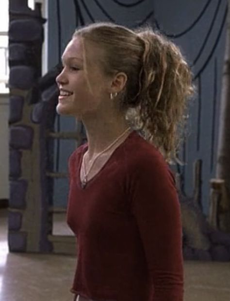 Julia Stiles Hairstyles, Kat Stratford Hairstyles, Kat Stratford Hair, Julia Stiles Hair, Kat Stratford, Julia Stiles, 10 Things I Hate About You, Lizzie Mcguire, Leighton Meester