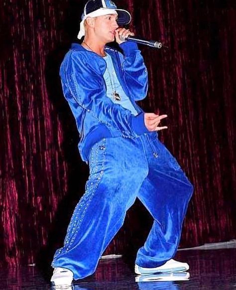 Eminem😍 Slim Shady Outfit, Eminem Style, Marshall Eminem, Cultura Hip Hop, The Slim Shady, Eminem Wallpapers, Looks Hip Hop, Ropa Hip Hop, Eminem Photos