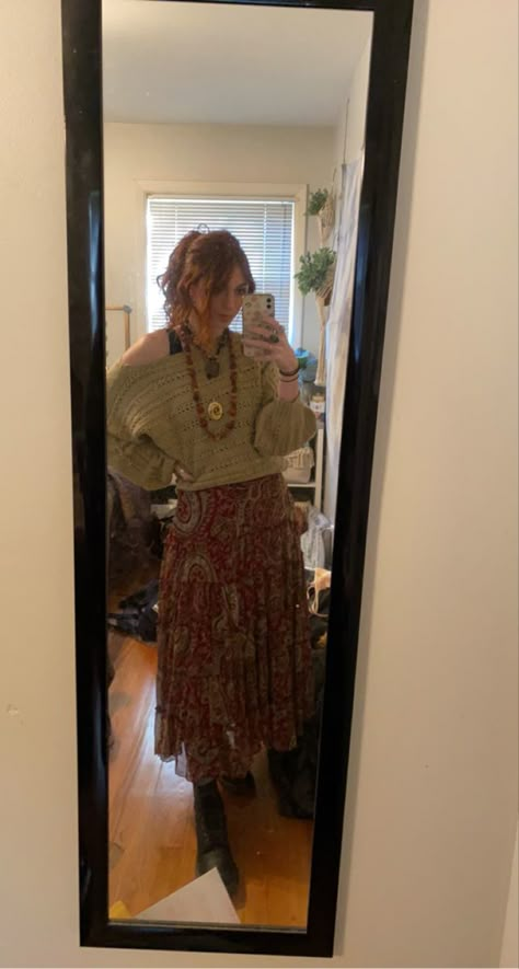 Earthly Aesthetic Outfit, Hippie Academia, Earthy Clothes Aesthetic, Boho Outfits Winter, Hippie Fashion, Earthcore Outfits, Cute Cottagecore Outfits, Hippie Outfits Winter, Fall Hippie Outfits