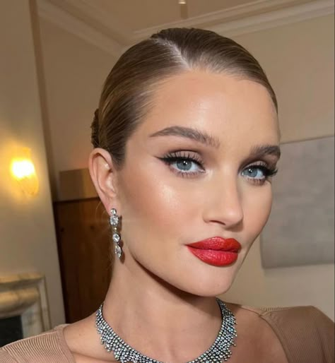 Winged Liner Red Lips Makeup, Evening Makeup Red Lips, Red Lipstick Makeup Blue Eyes, Red Carpet Makeup 2022, Glam With Red Lip, Red Lipstick Wedding, Blue Eyes Red Lipstick, Red Carpet Makeup Looks, Maneater Makeup