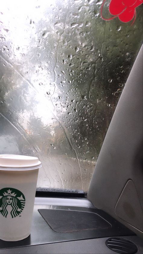 Raining With Coffee, Coffee And Rain Aesthetic, Rain And Coffee Rainy Days, Coffee In Hand Aesthetic, Chill Day Aesthetic, Coffee Rain Aesthetic, Coffee In Rain, Rainy Morning Coffee, Vibe Rain