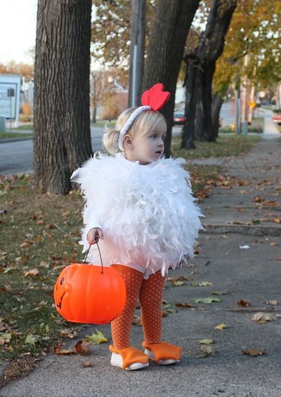 Chicken Costume, cute..... je reçois à l'Halloween, je vais m'amuser..... Chicken Costume Kids, Baby Chicken Costume, Chicken Halloween, Chicken Costume, Chicken Costumes, Baby Chickens, Chicken Diy, Homemade Halloween, Family Halloween Costumes