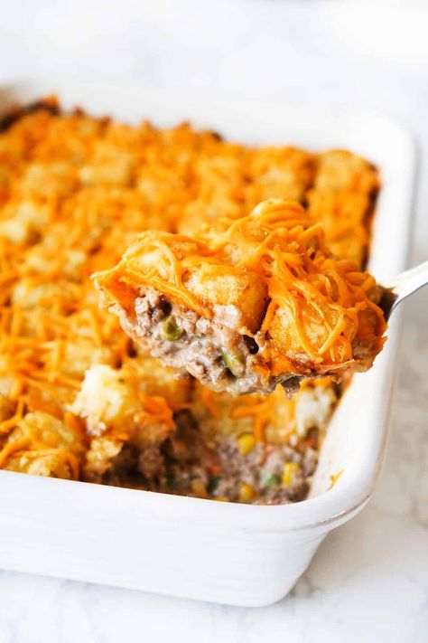 Minnesota Tater Tot Hotdish Recipe - Pip and Ebby Ideas With Ground Beef, Dinner Ideas With Ground Beef, Pip And Ebby, Tater Tot Hotdish, Easy Tater Tots, Ugly Food, Hotdish Recipes, Cheap Dinner Ideas, Easy Mashed Potatoes