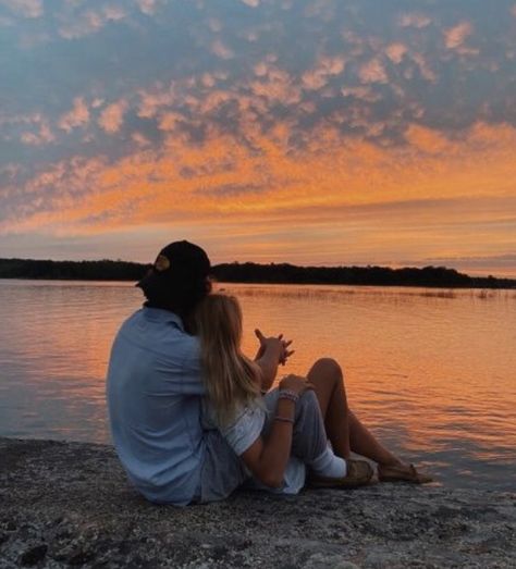 Country Couples, Sunrise And Sunset, Shotting Photo, Photographie Inspo, Couple Goals Teenagers, Cute Relationship Photos, Couple Picture Poses, Goals Pictures, Foto Poses