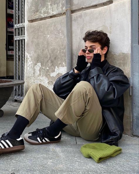 ig : @stevensauteron Adidas Samba Black Outfit, Adidas Samba Outfit Mens, Black Adidas Outfit, Adidas Men Outfit, Adidas Samba Black, Samba Adidas Outfit, Adidas Outfit Men, Black Sneakers Outfit, Adidas Black Sneakers