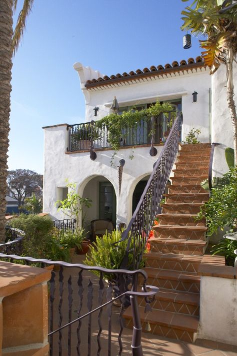 Hacienda Homes, Asma Kat, Mediterranean Exterior, Hacienda Style Homes, Mexico House, Villa Style, Spanish Style Home, Casas Coloniales, Spanish Style Homes