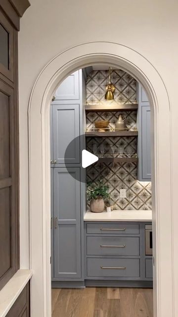 Stephanie Wiott Designs on Instagram: "World’s Favorite Butler Pantry ™️ 

Tile: @iccfloorsplus 
Cabinets: @bertch_cabinets in Polar
Hardware: @paxton_hardware Brass Gallery Rail
Faucet: @brizofaucet 
Counters: @indy_custom_stone with Vendara Solano Bella
Builder: @sigma_builders 
Neighborhood: @chathamhills 

#interiordesign #design #dreamhome #newbuild #westfieldin #homearama #luxury #butlerspantry" Butlers Pantry Ideas Layout, Scullery Ideas, Bertch Cabinets, Pantry Goals, Colored Cabinets, Pantry Layout, Beautiful Pantry, Dirty Kitchen, Butler’s Pantry