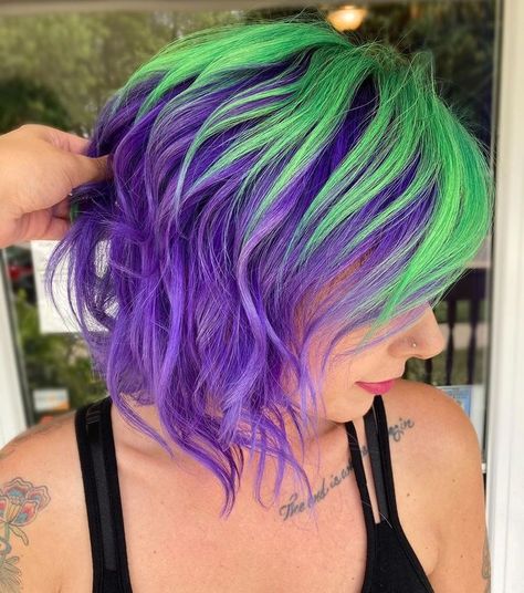 Halloween Hair Dye, Half Colored Hair, Hair For Halloween, Purple And Green Hair, Vivid Hair Color, Colourful Hair, Cute Hair Colors, Creative Hair Color, Violet Hair