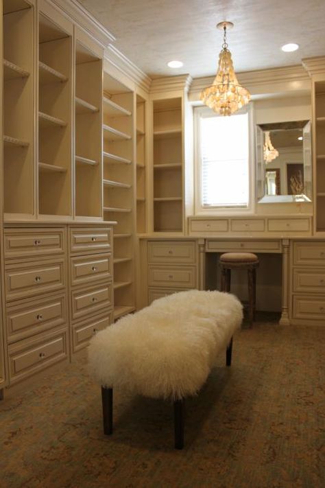 white built in shelves Built In Vanity, Closet Vanity, Walking Closet, Real Estat, Closet Remodel, Closet Room, Closet Organization Diy, Dream Closets, Ideas Hogar