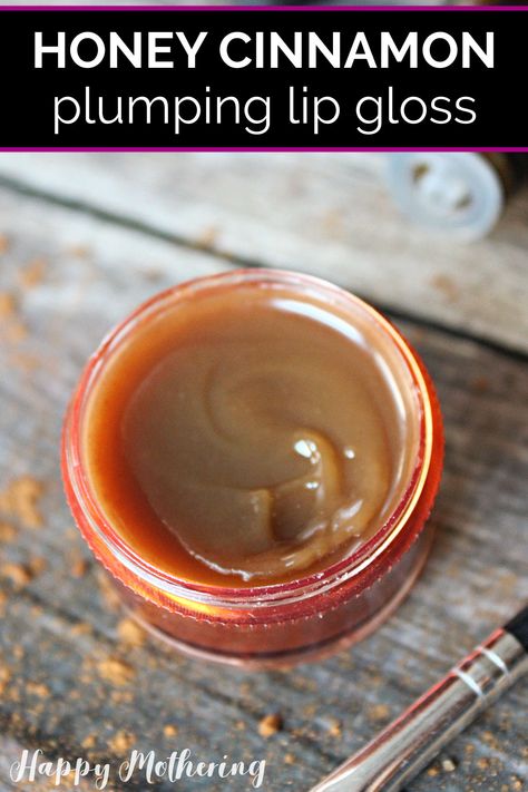 Do you want to learn how to make homemade lipgloss? This easy DIY Honey Cinnamon Lip Gloss uses only a few simple ingredients for a tasty natural shine! #lipgloss #diybeauty #naturalbeauty #naturalmakeup #diycosmetics #naturalcosmetics #cinnamon Homemade Lip Gloss, Lip Gloss Recipe, Gloss Diy, Homemade Lip Balm Recipe, Diy Lip Balm Recipes, Gloss Hair, Diy Honey, Makeup Recipes, Lip Gloss Homemade