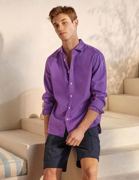 Meet your perfect on-the-go shirt. Breathable linen has been blended with cotton for a premium fabric that resists those creases. The laid-back style makes it ideal for layering or for wearing alone on warmer days. Choosing this soft and relaxed-looking shirt is the easy part - selecting from our range of eye-catching colours may be trickier. Cutaway Collar, Boden Uk, Linen Shirt Men, Rich Purple, Purple T Shirts, Purple Shirt, Laid Back Style, Party Shirts, Linen Shirt