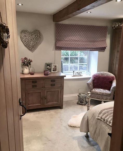 Cosy Cottage Bedroom Ideas, Cosy Cottage Bedroom, Country Home Decorating, Cream And White Bedroom, Country Style Home Decor, Cozy Bedroom Design, Cosy Room, Estilo Country, Cottage Interior