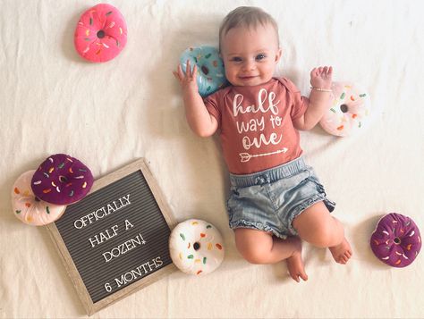 •Plush donuts •Letter board •White back drop •Half way to one onesie •Natural light •Oh and can’t forget, Cute baby 💝 Letter Board Photoshoot, Half Birthday Letter Board Ideas, Donut Half Birthday Pictures, Donut Milestone Pictures, Donut Baby Photoshoot, Donut Monthly Milestone Pictures, 6 Month Letter Board Ideas, 6 Month Donut Photoshoot, First Birthday Letter Board Ideas