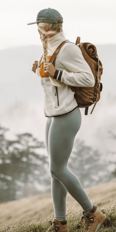 what to wear on a hiking date + 25 hiking outfits that are really cute Wander Outfits, Hiking Date, Hike Outfit, Wander Outfit, Trekking Outfit, Cute Hiking Outfit, Hiking Fits, Outdoorsy Style, Hiking Outfits